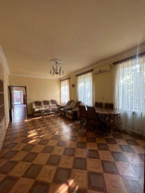 Дом в центре Еревана, Каскад